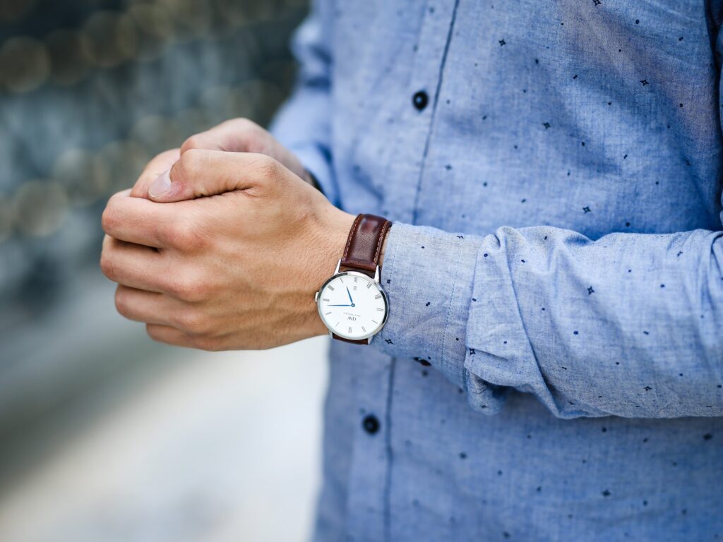 Tatuaje brazo hombre reloj: Los mejores tatuajes y su significado 1 reloj en brazo de hombre